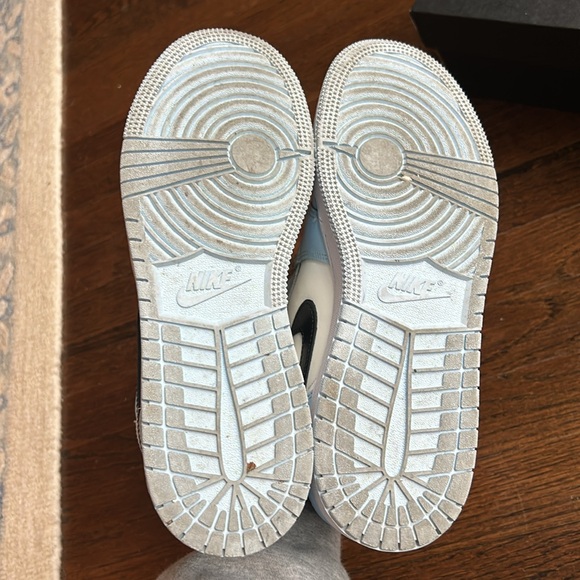 Air Jordan 1 Mid - Picture 7 of 9